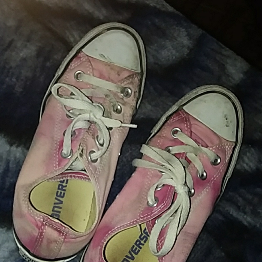 Pink converz i will cleen them  before shiped